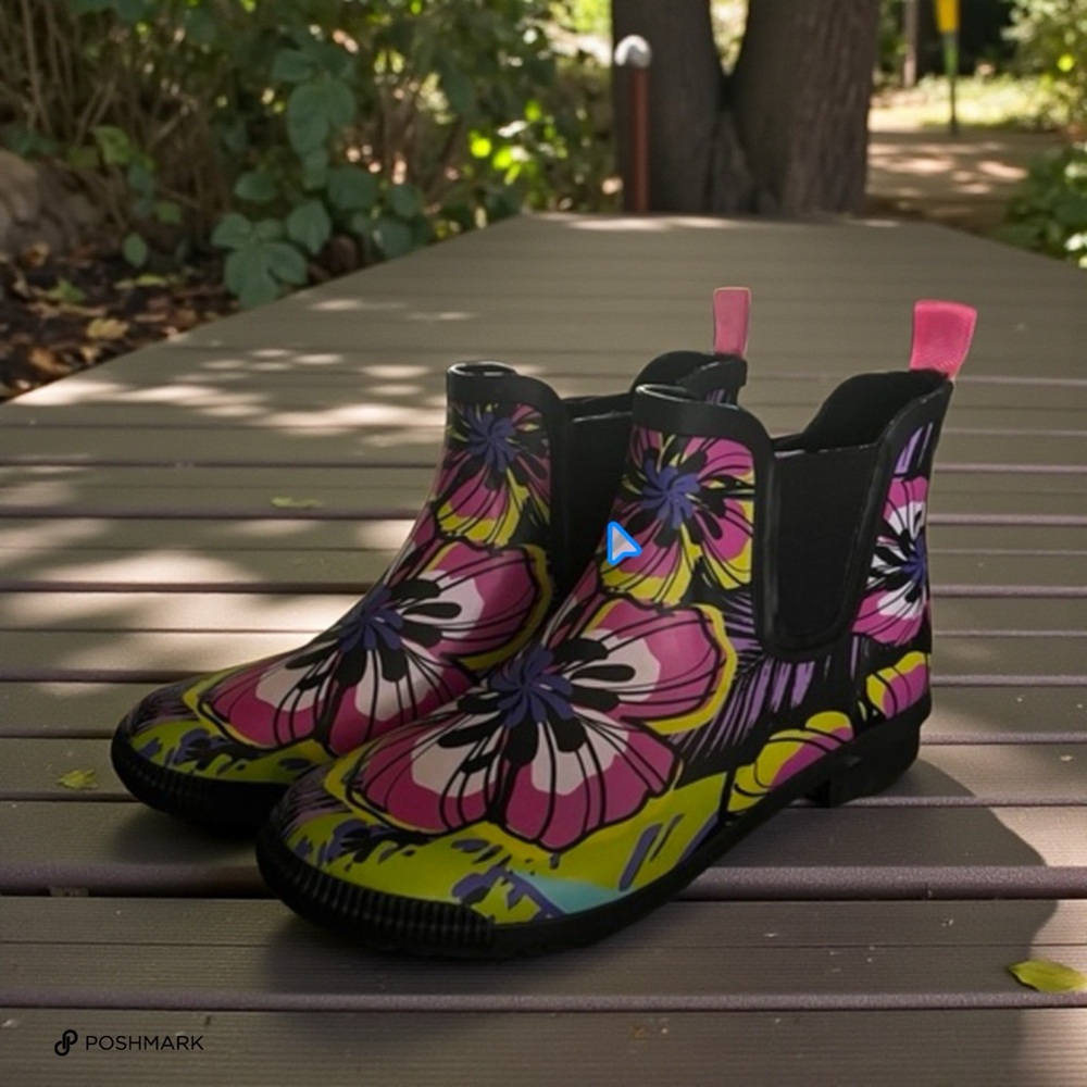 💖 Cougar Floral Rain Booties 💖
